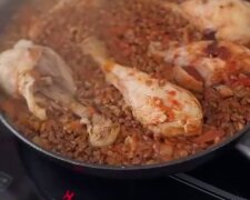 Гречка с куриными ножками, кадр из видео