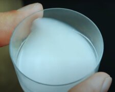 Молоко. Фото: скріншот YouTubе