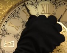 Переведення годинників на зимовий час 2021. Дата і головні умови