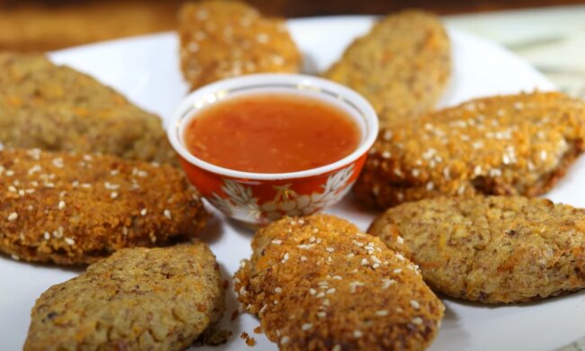 Рецепт ситних та ароматних котлет із гречки, в які додається бульйонний кубик. Фото: YouTube