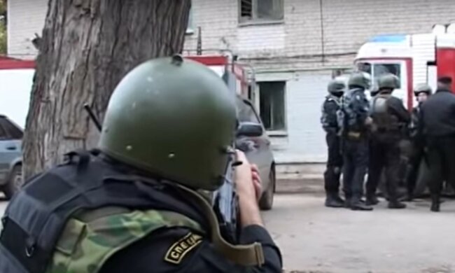 Правоохранители.  Фото: скриншот YouTube-видео