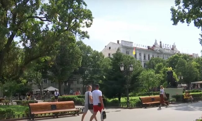 Тепла погода. Фото: скріншот YouTube-відео