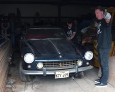 Кому-то повезло: в заброшенном гараже нашли раритетный Ferrari, который пылился 40 лет