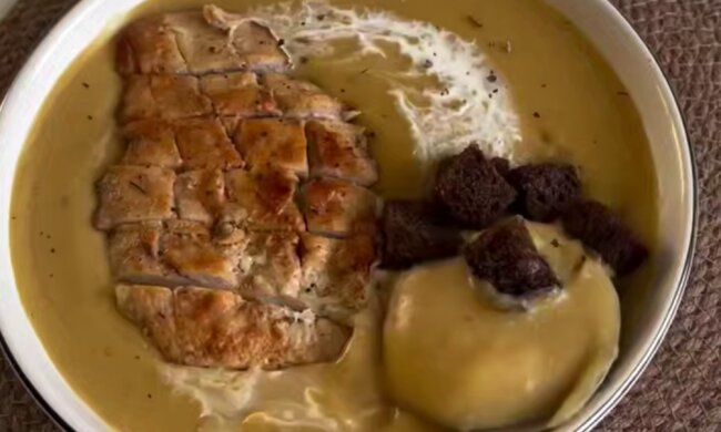 Сочевичний суп-пюре з куркою, кадр з відео