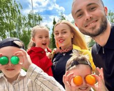 Елена и Тарас Тополя с семьей, фото из соцсетей