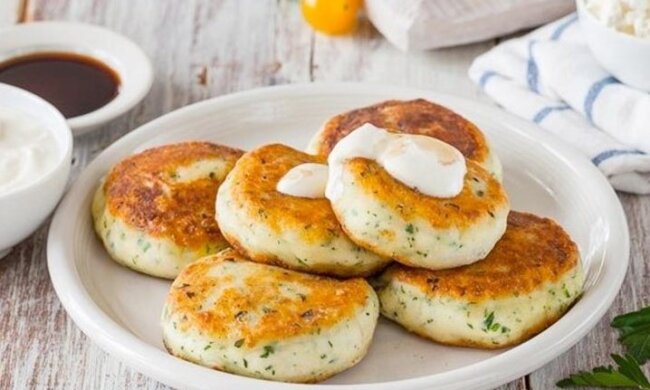 Завтрак на каждый день: рецепт соленых сырников с укропом