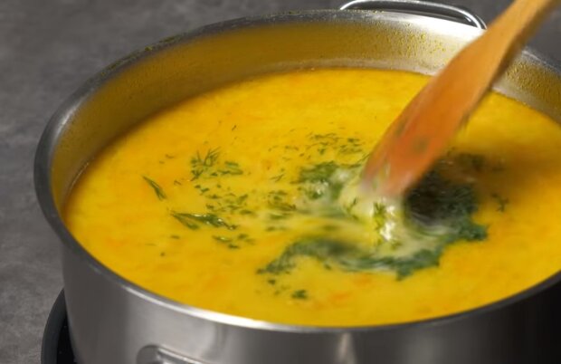 Діти з'їдають по 2 порції: як приготувати смачний цибульний суп з сиром. Рецепт