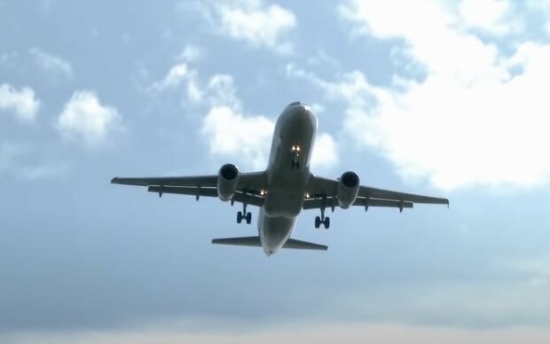 Самолет. Фото: скриншот YouTube-видео