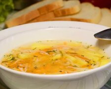 Выходим из новогоднего застолья правильно: рецепт легкого куриного супа без зажарки. ЖКТ скажет вам спасибо