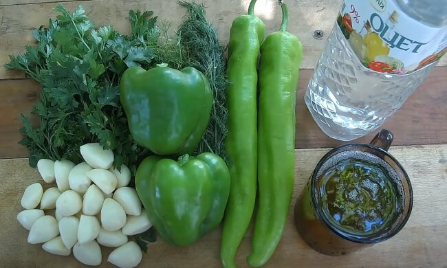 Зеленая аджика из перца, фото: youtube.com