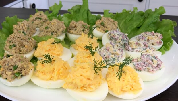 Рецепт: Яйца фаршированные - крабовым мясом