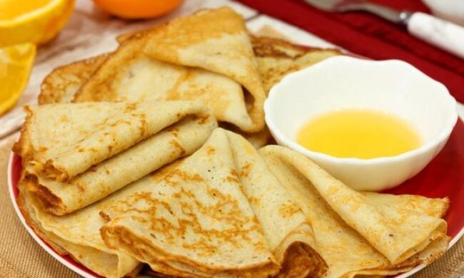 Ніжність королеви: рецепт тонких млинців з апельсиновою цедрою