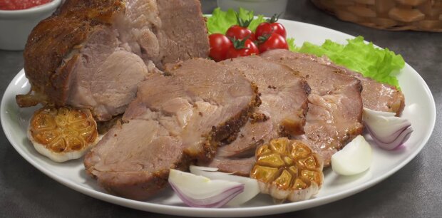 Вы откажетесь от колбасы навсегда: рецепт запеченной свинины с горчицей в рукаве