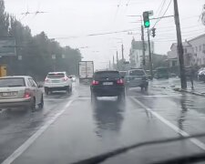 Водіння під дощем: скріншот з відео