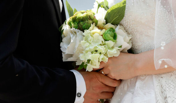 Кохання не знає перешкод: українець одружився зі своєю ж теще і прославився на весь Інтернет