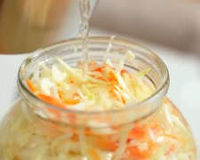 Ее всегда кажется мало: рецепт маринованной капусты "Панский секрет"