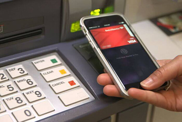Лайфхак на всі випадки життя: як зняти гроші з банкомату, якщо ви забули банківську картку