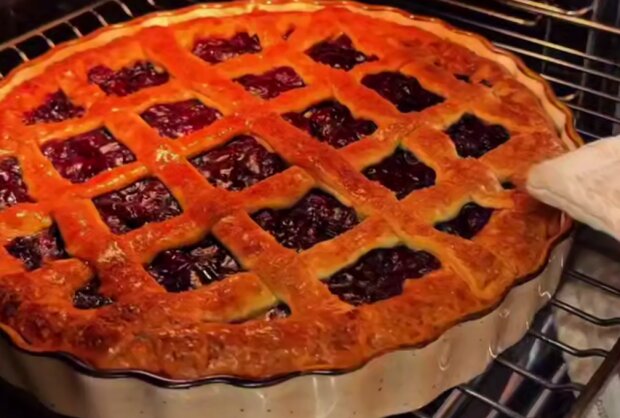 Вишневий пиріг, кадр з відео