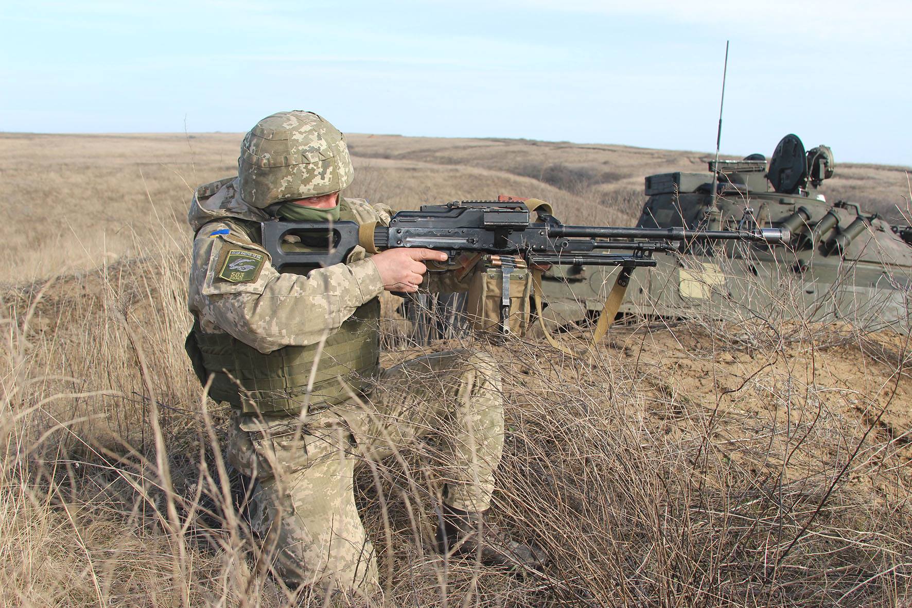 Видео боевых. Учения украинской армии. Украинские военные стреляют. Армия ДНР учения.