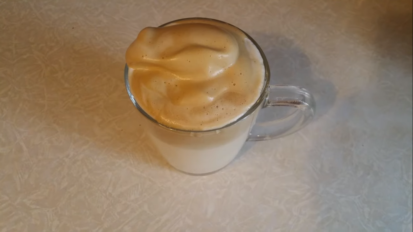 домашний капучино миксером. кофе без молока. молоко с пенкой. капучино за 2 минуты без кофемашины. капучино без кофемашины.